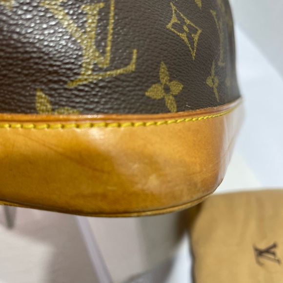 Louis Vuitton Alma no d ring in Monogram comes with dust bag, lock and key. - Picture 14 of 15